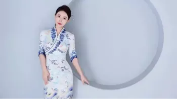 女兵脱装备狂奔