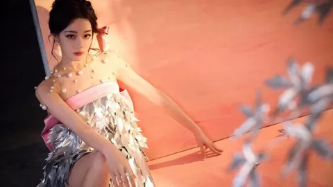 南宁东站旅客跳股道