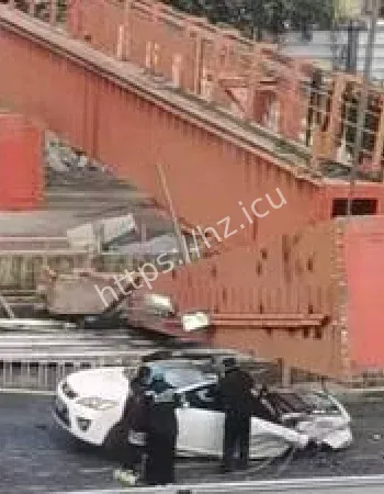 武汉龙门吊倒塌